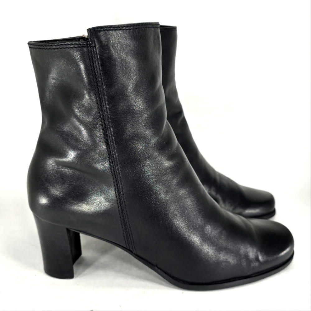Madison & Max Vintage, February, Black Buttery, Leather, Heeled Bootie. WMS 7M